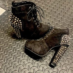 Size 6 spiked heeled shoes